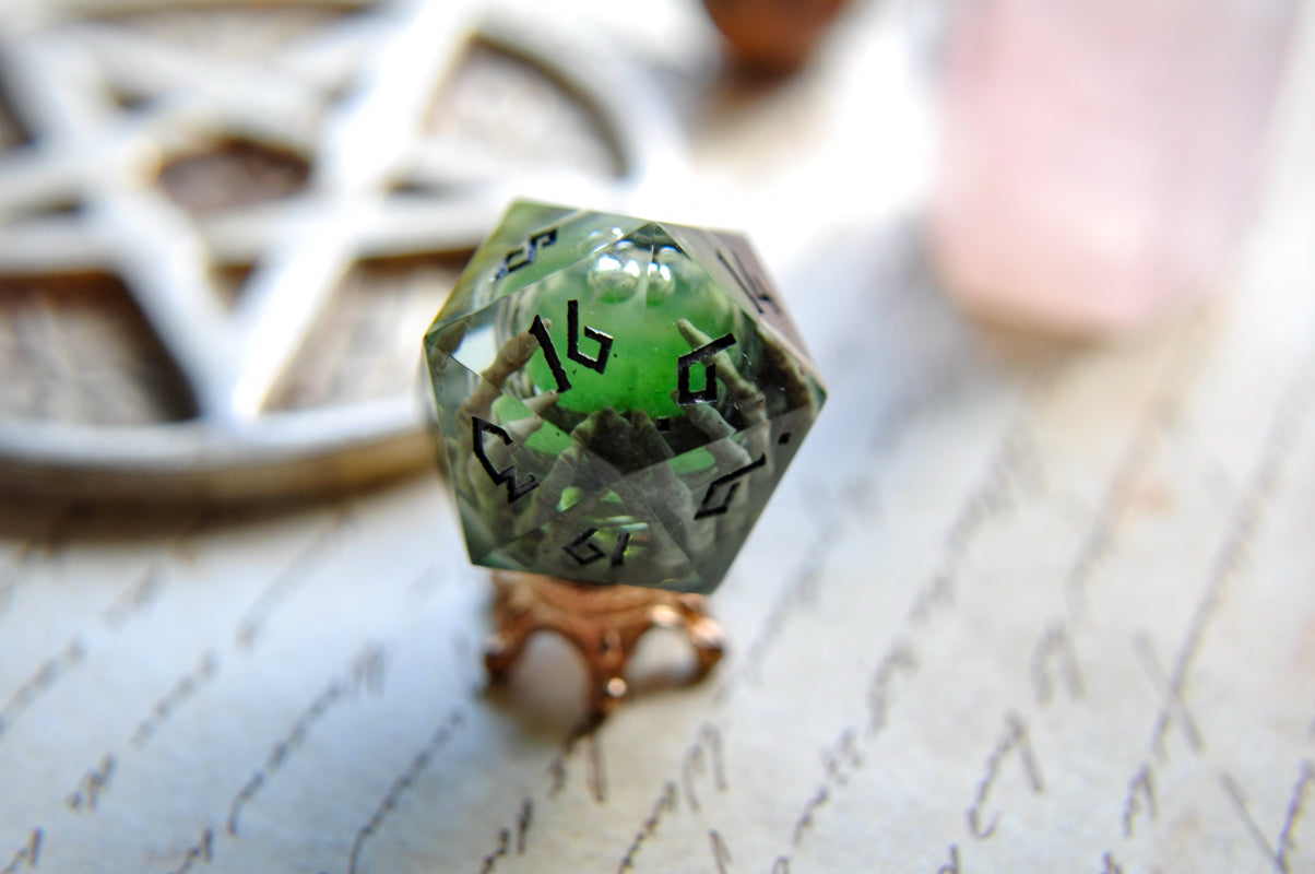 The Grim Sight Gift Single D20