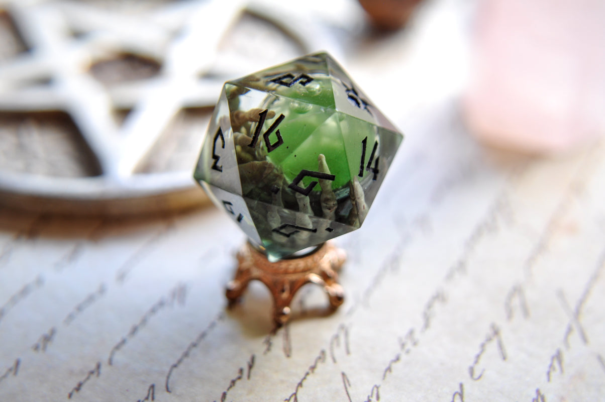 The Grim Sight Gift Single D20