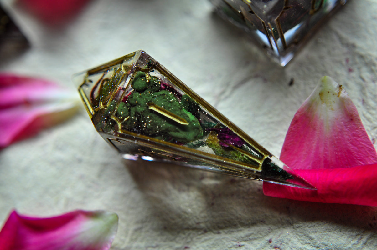 Beneath the Roses 7pc Dice Set