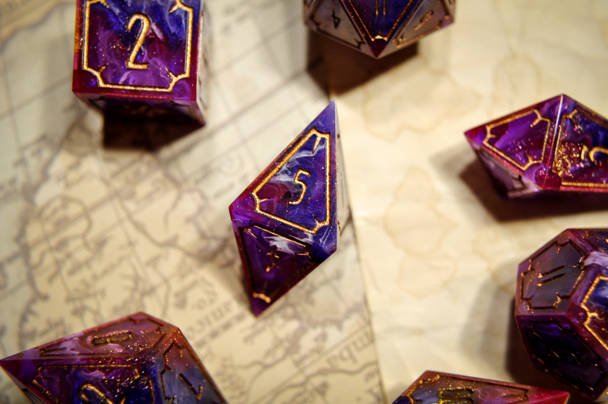 The Weavebound Champion 7pc Dice Set