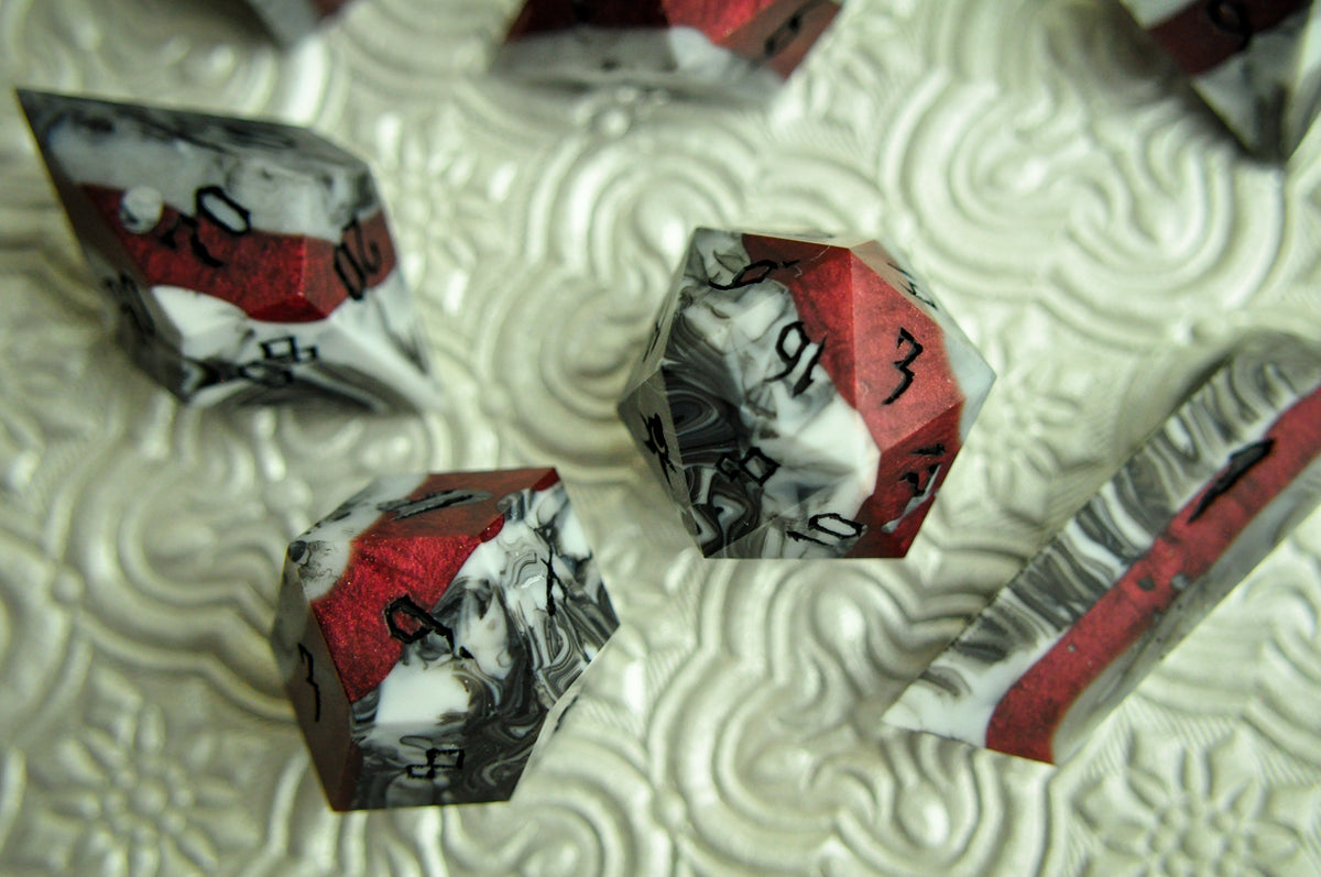 Mount Tharuun 7pc Matte Dice Set